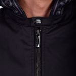 CASACA-SATINADA-CON-CAPUCHA-EXTRAIBLE-SLIM-FIT---NEGRO